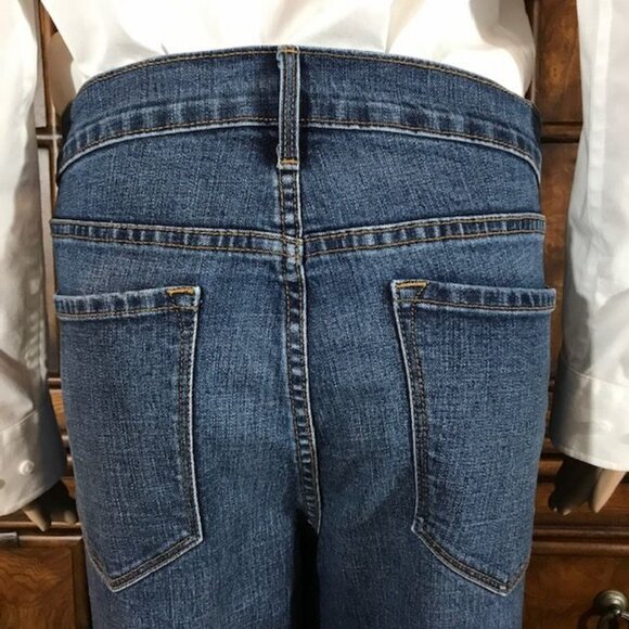 Old Navy Original Mid Rise Medium Wash Straight Leg Stretch Jean - Picture 8 of 10